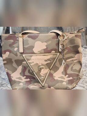 GUESS Women’s Camo Print Tote Bag in Pink/Beige